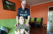 Mężczyzna sam zajmuje się swoim 38-letnim głęboko niepełnosprawnym synem