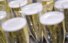 Niemcy: Śledczy znaleźli kolejne butelki szampana z ecstasy i ostrzegają ludn