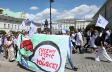 Polowanie na kontraktowców - dlaczego limit wynagrodzeń lekarzy to populizm