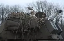 Artylerzyści ukraińskiej 26 Brygady Artylerii recenzują polskiego Kraba.