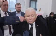 Posłowie PIS rzucili się z pomocą do Kaczyńskiego żeby go ubrać xD
