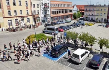 Manifestacja w mieście. Wznoszono okrzyki przeciw imigrantom. Zobacz wideo i zdj