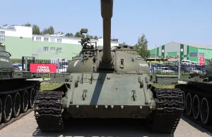 Rosjanie wysyłają kolejne czołgi T-54 na front