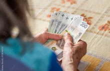 15-latka okradła metodą "na wypadek". 71-letnia seniorka oddała 100 tys. zł