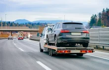 Często po wypadku i z cofniętym licznikiem. Takie auta sprowadzają do Polski.