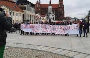 Marsz papieski w Białymstoku. "Jan Paweł II święty, TVN przeklęty"