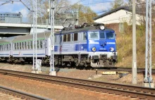 Śmierć na torach w Warszawie. Pociąg potrącił 75