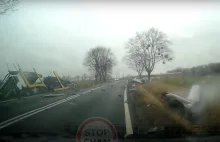 Tragiczny wypadek na DK11. Auto osobowe w dwóch częściach