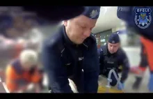 Uratowali mężczyźnie życie. Nagranie z kamerki policjantów z Opola