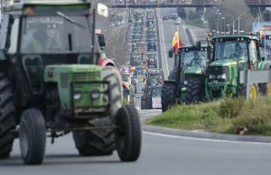 Protesty rolników w Hiszpanii. Blokują drogi i rozdają żywność