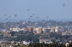 Tragedia w Gazie. Izraelskie wojsko ostrzelało ludzi czekających na pomoc - Świa