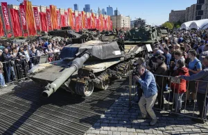 Rosyjscy barbarzyńcy. Specjalnie niszczą czołg Leopard 2 i Abrams w Moskwie