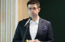 Prezes Naczelnej Izby Lekarskiej zapytany o zarobki. "To jest to pytanie?"