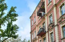 W Sosnowcu oderwał się balkon. Spadł razem z lokatorami z trzeciego piętra