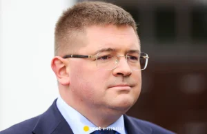 Poseł narzeka na swoje zarobki. Mówi o "finansowej degradacji" siebie i rodziny