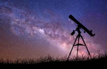 Pięć najbliższych przelotów asteroid oraz widoczne roje meteorów.