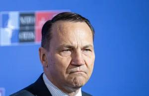 Sikorski ostrzega. "Duże, zorganizowane grupy zmierzają w kierunku granicy"