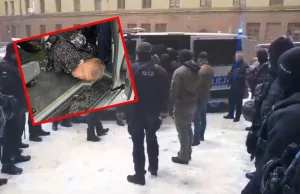 Ranni policjanci w aucie na środku drogi. Kulisy obławy we Wrocławiu