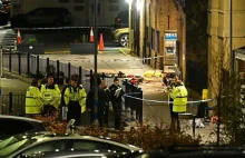 Atak dwóch nożowników w pociągu w UK