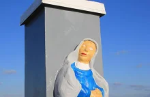 Amatorska renowacja kapliczki w Studzionce poszła nie tak.