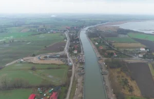 Blisko 500 jednostek przepłynęło kanałem przez Mierzeję. Budowa trwa