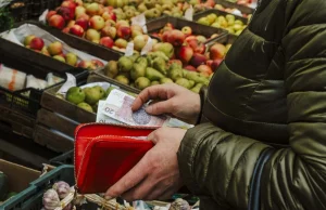 Polacy nie rozumieją związku inflacji z cenami w sklepach. Zwłaszcza wyborcy PiS