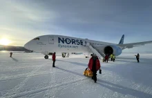 Wylądowali Dreamlinerem na Antarktydzie