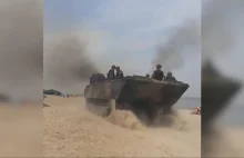 Dziwnów. Pojazdy wojskowe na plaży, nagranie. Żołnierze jeździli między turystam