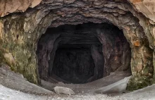 Grotołaz zsunął się do wąskiej szczeliny. Akcja goprowców w jaskini