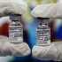 Nowe badanie: Szczepionki na COVID i grypę zwiększają ryzyko udaru u seniorów
