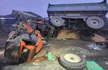 Groźny wypadek pod Inowrocławiem: Ciągnik rolniczy zderzył się z Peugeotem