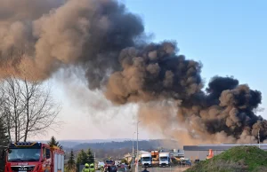 Wielki pożar w Małopolsce. Płonie hala produkcyjna