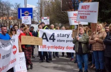 Nowy Ślad 3x TAK! Mieszkańcy gminy Kąty Wrocławskie protestowali przed siedzibą