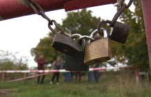 Rolnik musi dbać i płacić za przejazd przez który nie jeżdżą pociągi