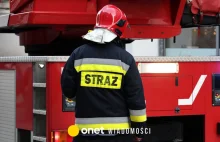 Samochód blokował wyjazd strażaków. W tym czasie w stawie utonął mężczyzna