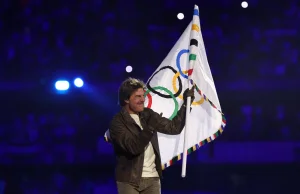 Zgaszono znicz olimpijski! A Tom Cruise skradł show (WIDEA)