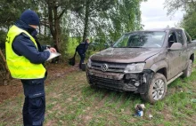 Policyjny pościg przez trzy powiaty. Pijany kierowca, postrzelony pasażer