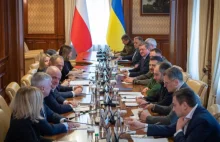 Tusk odwiedza Kijów po tym jak odblokowano przejścia z Ukrainą Wcześniej bał się