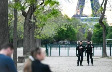Paryż: Niedostateczna liczba toalet powodem fali gwałtów - paryska policja