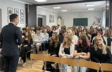 Gazeta Trybunalska pyta dyrektora II Liceum o obecność działaczy PO w szkole