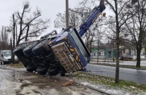 Dźwig runął w Sopocie na ruchliwa ulicę! [FOTO]