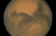 Ślady niedawnego cyklu wodnego na Marsie.