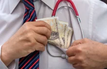 Rząd chce przyciąć zarobki lekarzy. Oto proponowany limit