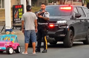 Kanadyjska policja aresztowała pijanego kierowcę prowadzącego Jeep-a Barbie.