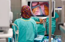Roboty chirurgiczne pozwolą lekarzom później przechodzić na emeryturę