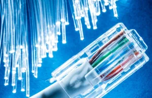 Światłowód w każdym nowym lub remontowanym domu w Polsce? Jest projekt ustawy.