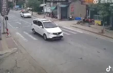 Słynny wypadek Tesli w Chinach pędzącej 164km/h przez pół miasta...winą kierowcy