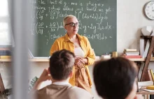 55,69 proc. nauczycieli dyplomowanych wpadło w drugi próg podatkowy w 2024 r.