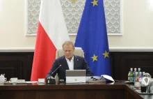 Tusk mówi o setkach miliardów dla samorządów. "Dzień przejdzie do historii"