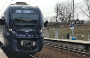 Niefortunne otwarcie nowych linii kolejowych. Trzaskowski utknął w pociągu